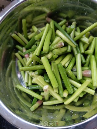 蒜苔炒虾仁的做法步骤：5
