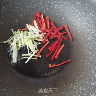 蒜苔炒虾仁的做法步骤：13