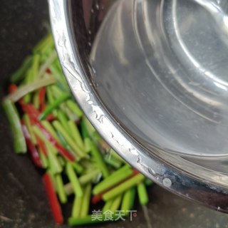 蒜苔炒虾仁的做法步骤：15