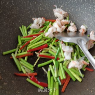 蒜苔炒虾仁的做法步骤：17