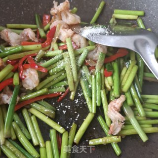 蒜苔炒虾仁的做法步骤：19