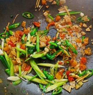 小炒花肠的做法步骤：12