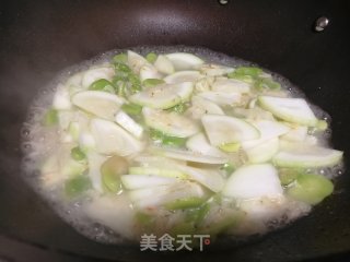 瓠瓜虾米炒豆瓣的做法步骤：4