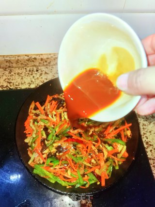 鱼香肉丝的做法步骤：7