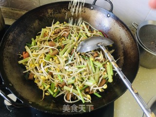 芹菜黄豆芽焖面的做法步骤：10