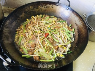 芹菜黄豆芽焖面的做法步骤：11