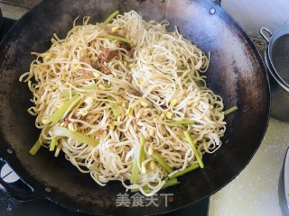 芹菜黄豆芽焖面的做法步骤：14
