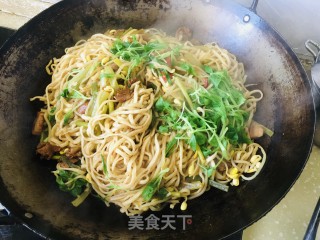 芹菜黄豆芽焖面的做法步骤：15