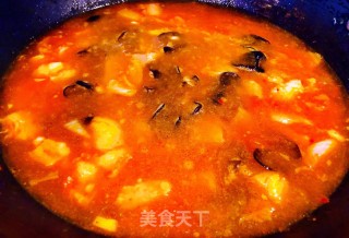 辣白菜金针菇猪头肉豆腐汤的做法步骤：8