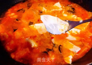 辣白菜金针菇猪头肉豆腐汤的做法步骤：9