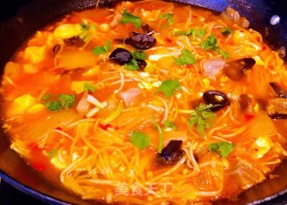 辣白菜金针菇猪头肉豆腐汤的做法步骤：11