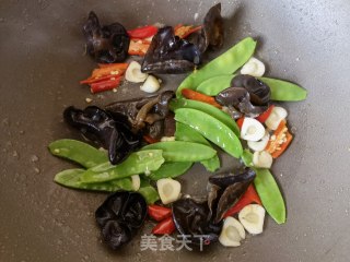 荷兰豆木耳炒鸡蛋的做法步骤：9