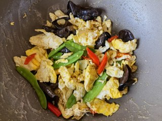 荷兰豆木耳炒鸡蛋的做法步骤：12