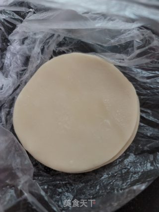 猪肉白菜胡萝卜煎饺的做法步骤：2