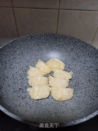 猪肉白菜胡萝卜煎饺的做法步骤：11