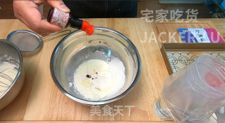 超简单三色小蒸糕，食材简单制作方便，入口绵软，健康而不甜腻。的做法步骤：3