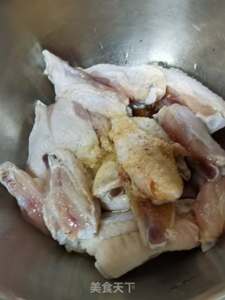 蒜香辣鸡翅的做法步骤：3