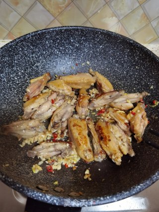 蒜香辣鸡翅的做法步骤：14