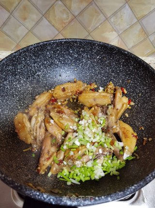 蒜香辣鸡翅的做法步骤：16
