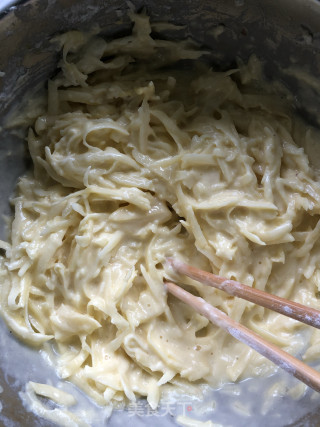 土豆丝饼的做法步骤：3