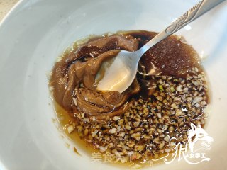 麻将油麦菜的做法步骤：2