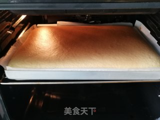 仅需一口就爱了，美翻天的蔓越莓蛋糕卷的做法步骤：21