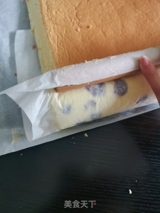 仅需一口就爱了，美翻天的蔓越莓蛋糕卷的做法步骤：25