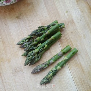 鸡胸肉芦笋土司沙拉的做法步骤：4