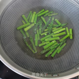 鸡胸肉芦笋土司沙拉的做法步骤：5