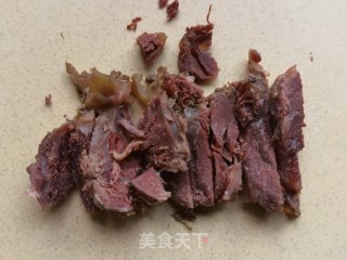 单饼卷驴肉的做法步骤：5