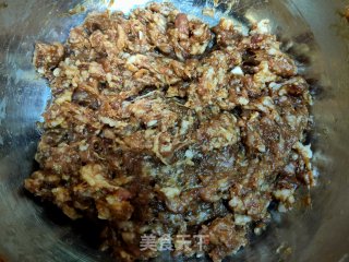 猪肉西葫三鲜包子的做法步骤：5