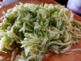 猪肉西葫三鲜包子的做法步骤：13