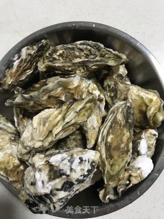 蒜蓉粉丝烤生蚝的做法步骤：1