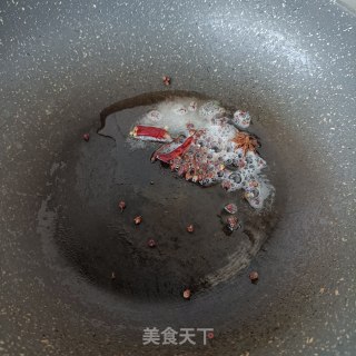 剁椒水萝卜炖小石斑的做法步骤：3