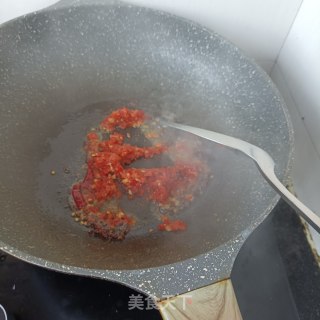 剁椒水萝卜炖小石斑的做法步骤：4