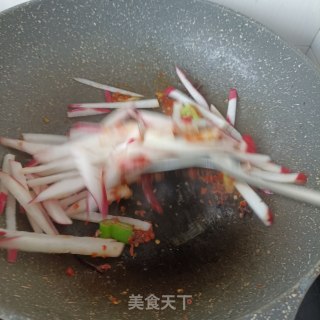 剁椒水萝卜炖小石斑的做法步骤：5