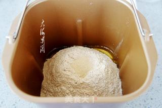 蔓越莓全麦欧包的做法步骤：1