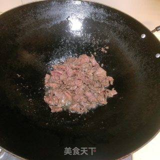 芹菜炒牛肉的做法步骤：3