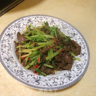 芹菜炒牛肉的做法步骤：7