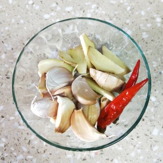 电饭锅焗肥肠的做法步骤：4