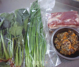 韭菜菠菜麻蛤饺子的做法步骤：1