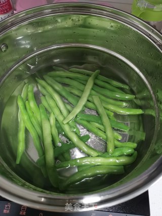 五花肉炒四季豆的做法步骤：3