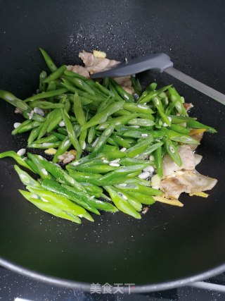 五花肉炒四季豆的做法步骤：8