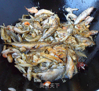 酱烧小河鱼的做法步骤：3