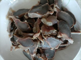 坛子菜西芹炒鸭胗的做法步骤：3