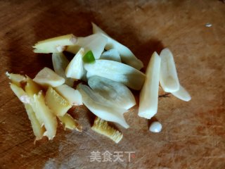 青椒杏鲍菇炒鸡蛋的做法步骤：3