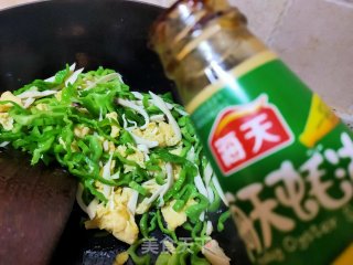 青椒杏鲍菇炒鸡蛋的做法步骤：10