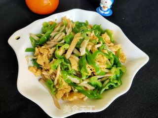 青椒杏鲍菇炒鸡蛋的做法步骤：12