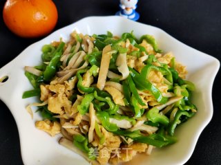 青椒杏鲍菇炒鸡蛋的做法步骤：14