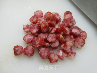 蘑菇香肠炒蚕豆的做法步骤：3
